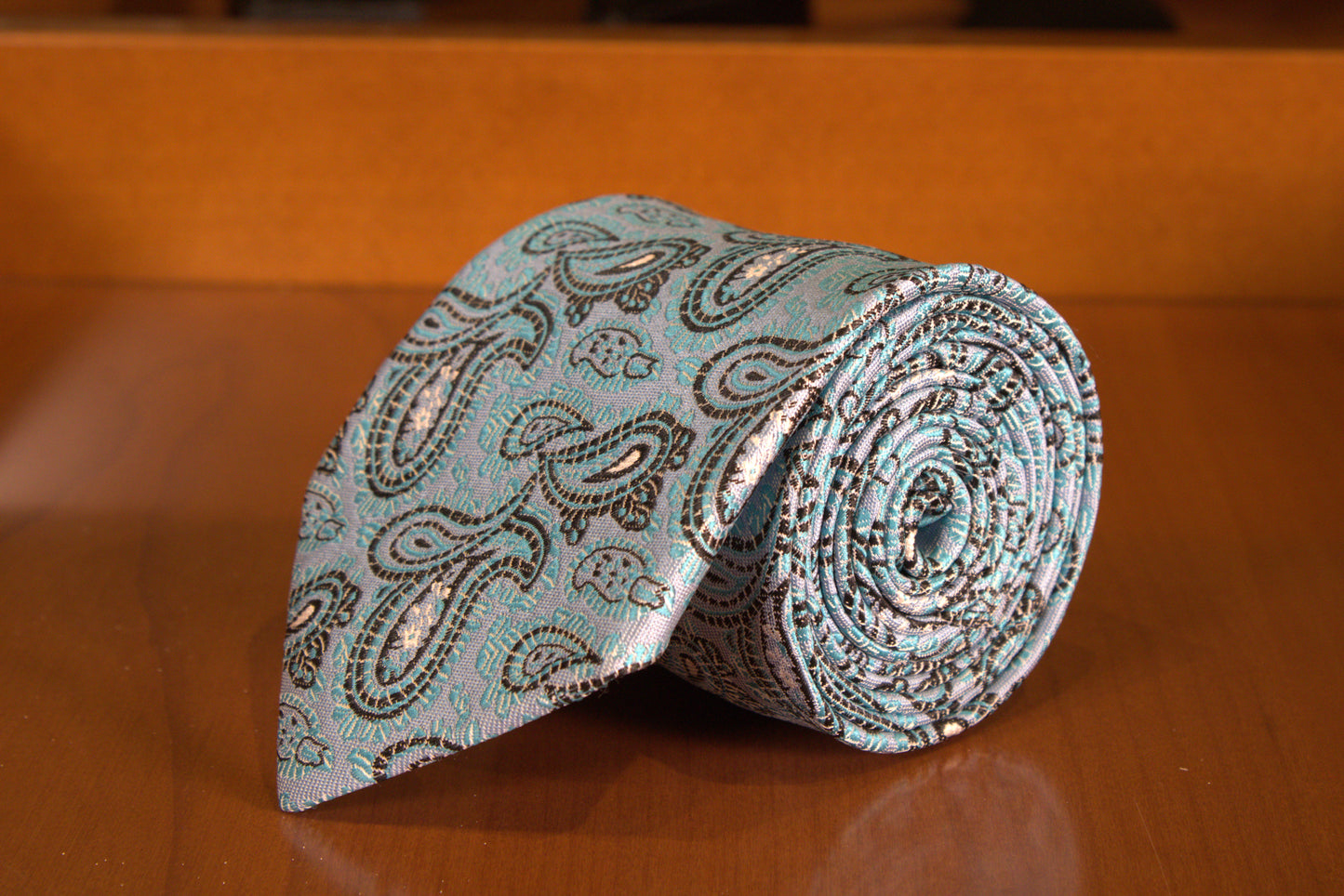 SILK TIE LIGHT SAGE SILVER PATTERN