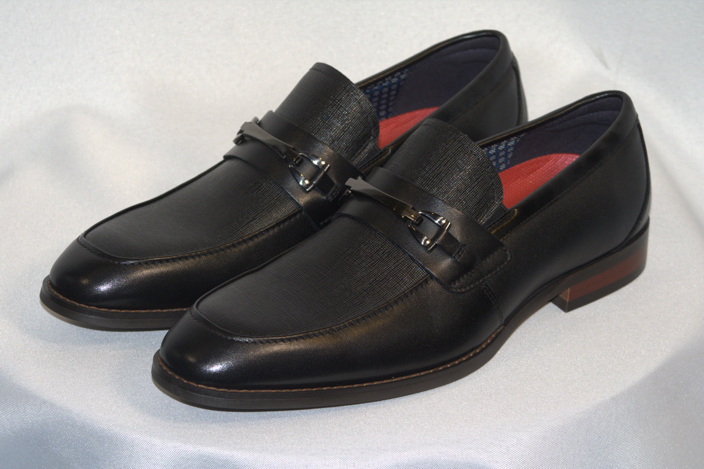 BUCKLE BLACK LOAFER