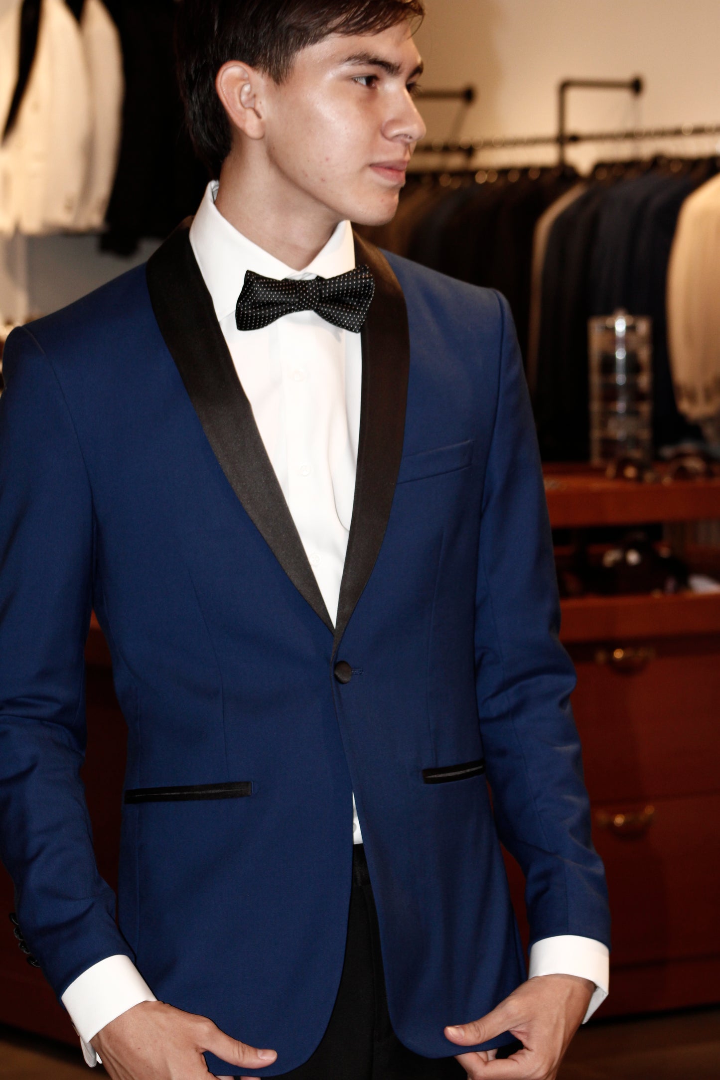 SAPHIRE FRAME SHAWL TUXEDO