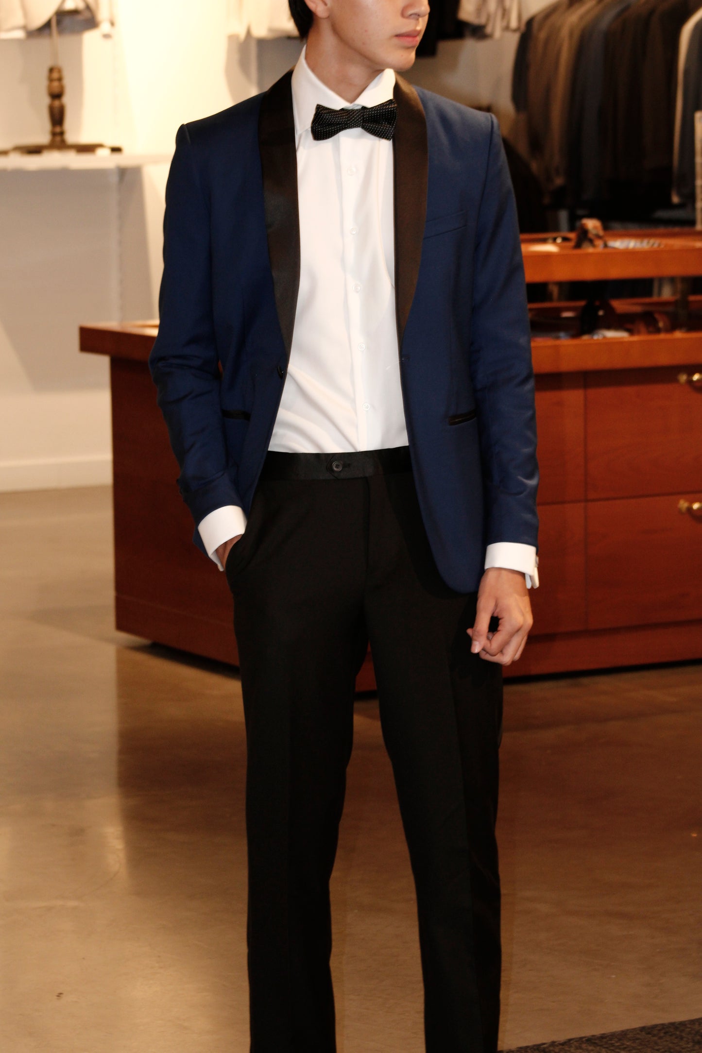 SAPHIRE FRAME SHAWL TUXEDO