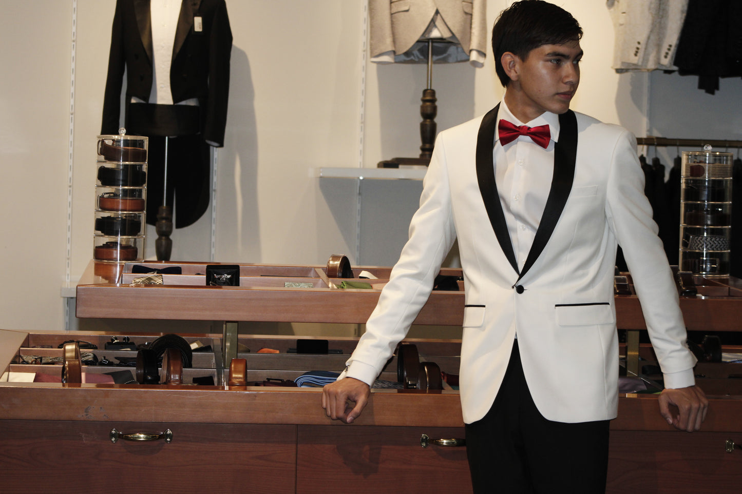 WHITE NOIR SHAWL TUXEDO